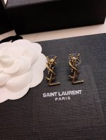 Saint Laurent 圣罗兰 Call Me 经典字母酷炫耳钉 超精工打造 专柜一致复古做旧款 采用原版一致材质搭配纯银耳针高。小号