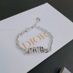 dior新款高品质迪奥手链原单货专柜新款开模复古潮流时尚必备 男女均可佩戴 情侣款同款 摇滚朋克泰银风格 复古元素 潮流百搭 官网同款项链最新款链条档次更高明星