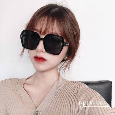 路易威登-Lv . 宝丽来树脂镜片 . Tr镜架轻便佩戴舒适 . Size：65-13-145 . 新款太阳镜减轻强光负担，明星同款，遮挡有害光线防辐射，出行旅