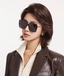 Dior-迪奥 2025开春新款 潮流爆款 时尚方框偏光太阳镜 高品质 佩戴舒适 网红潮款墨镜 女士高清偏光太阳镜 高品质Tr镜框 型号 Cd2315