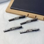 miumiu缪缪 miumiu发夹 满钻Logo边夹刘海夹压夹日常精致小单品 气质百搭小仙女必入单品 宝藏款 闭眼入推荐款 一对