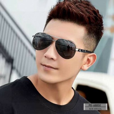 保时捷-porsche . 宝丽来树脂偏光镜片 . 精钢镜架-轻便佩戴舒适 . Size：62-12-140. . 新款高品质精钢偏光镜 描述：高品质超轻精钢，