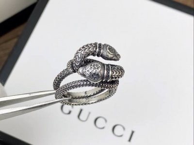 古驰 Guccl古奇 立体缠绕灵蛇戒指 个性十足款 Guccl Garden系列时尚霸气 潮人必备 码数 7 8 10