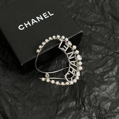 新款 Chanel香奈儿 中古 手镯小香家的款式真心无需多介绍每一款都超好看，精致大方，非常显气质。31
