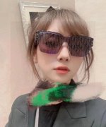 迪奥 Diorclub 连体风镜，高版 采用 Dior Oblique 图案装饰，打造时尚现代的 Dior 造型