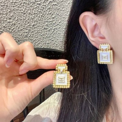 香奈儿香水瓶珍珠双C耳钉