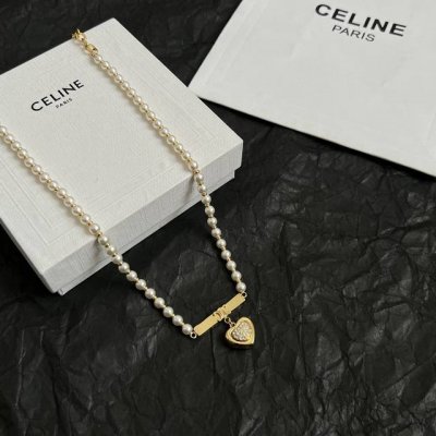 Celine 赛琳 项链 一直是简约时尚界的标杆大胆的设计 百看不厌搭配起来更Fashion 长度：44号