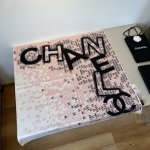 新款小香 Chanel字母 美翻了[流泪]御用殿堂级极品经典元素图案设计风格美丽至极 真的 上身极为衬肤色 百搭 好看不好看自己看吧 尺寸90X90Cm 100
