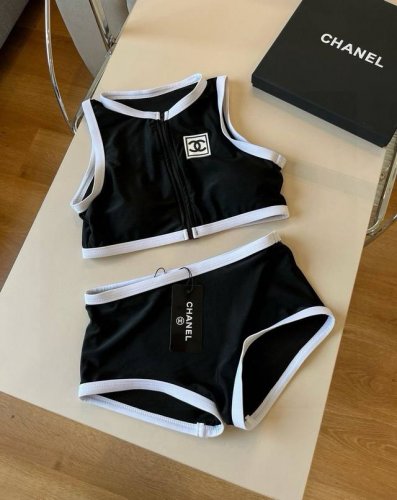 chanel香奈儿新款分体泳衣适合多种场景的游泳衣 海边 游泳池 温泉 水上乐园 漂流都可以内搭也完全可以 连体设计遮肉显高挑 腹部有点肉肉也不影响咱美美的 面