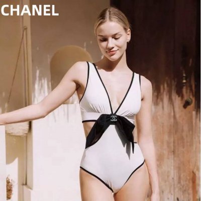 chanel新款连体适合多种场景的游泳衣♀海边 游泳池 温泉 水上乐园 漂流都可以内搭也完全可以 连体设计遮肉显高挑 腹部有点肉肉也不影响咱美美的 面料：透气舒