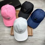 ￥ P80。Prada家。三角标 超A品质 最新款！时尚潮流，高端做工！每一个帽子都是用心之作！牛津材质！头层牛皮！配盒子、防尘袋、卡片！非一般的品质，细节也很