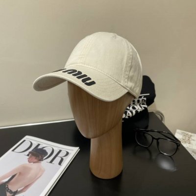 miumiu新款素色棒球帽 当下爆热的色系-街头感十足！ 潮流百搭，小红书种草，毒药 Get上你们的男朋友，一起Cool