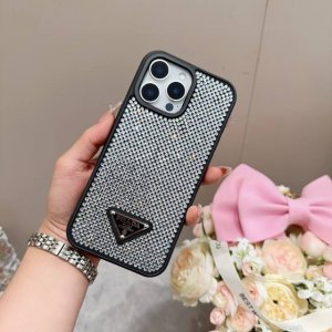 prada 官网同款手机壳 全包壳 普拉达手机壳 纯手工贴钻 Bingbing 型号 为了不出现报错型号 请打开本机查看手机设置显示的型号 iphone16系列