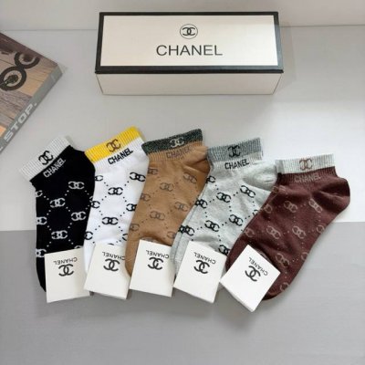 配包装 一盒5双 chanel 香奈儿经典袜子高版本纯棉材质柔软 秒杀市场普通货 经典的双C图案Logo 专柜同步袜子大牌出街 潮人必备 超好搭