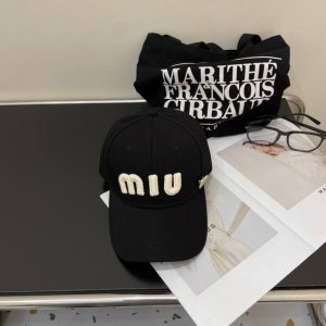 配防尘袋. Miumiu缪缪 新款牛仔订单款刺绣棒球帽大牌款超好搭配 赶紧入手