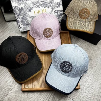 特价￥50。范思哲。【配防尘袋】新品棒球帽！材质：纯棉！透气性好！春天挡风，夏天防晒必备单品！颜色大气！款式新颖别致好搭配衣服！实用性强，高端品质！随心搭配～真