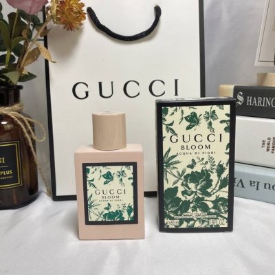 高端品质 古驰Gucci Bloom绿色繁花之水女士香水50Ml 香调：花香调前调：白波斯树脂叶、黑醋栗芽中调：晚香玉、茉莉、使君子基调：檀木、麝香