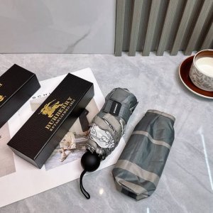 巴宝莉Burberry 五折防晒睛雨伞 2570夏季新款 全自动折叠晴雨伞 内里黑色涂层防晒有效阻隔紫外线99% Upf 50 所以能起到伞下体感降温的效果 有