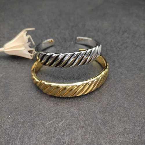 上新 David Yurman 12.9Mm波浪手镯。有金色银色两款。建议适合佩戴的手围15-20Cm 编号Dysz-118-119