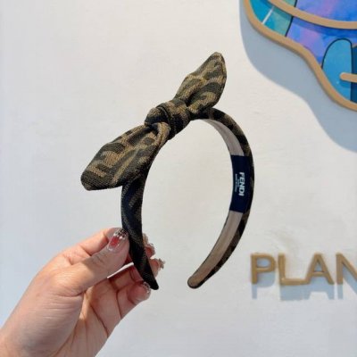 配包装 fendi 芬迪 火爆新款斜角发箍 复古头箍 简约百搭 潮女必备品 超级的高大上
