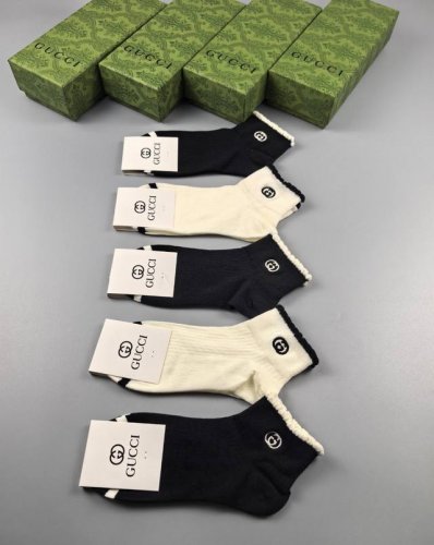 特 配专柜包装 Gucci 古驰 新款刺绣中短款堆堆袜袜子！一盒五双，专柜同步筒袜袜子，大牌出街，潮人必备超好搭