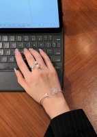 我们出品 Z86500，量大咨询客Fu 彩宝系列-万能百搭手镯 17手寸，通体925纯银行业标杆工艺独家行业标杆新技术电镀优金电镀，保色度做到目前市面最优！！独