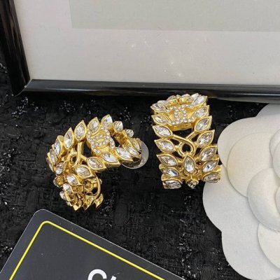香奈儿耳钉热销款爆上新一致Zp,黄铜质地，专柜正品 Chanel22 金色麦穗双C耳环 麦穗元素设计，寓意美好丰收 非常重工的一款且华丽精致，有股秋天的浓郁美感