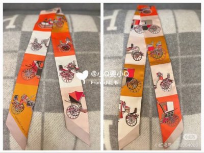 马车接龙 Twilly小丝巾 设计灵感源于“马车接龙”方巾图案。选择了二十辆马车的图样，然后将每辆马车一分为二，再随心所欲地进行混搭，玩起拼组游戏，俨然构成一幅