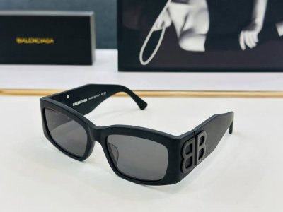 P180 Balenciaga巴黎世家 Bb0360S Size：56靠口19-130 一眼爱上 超级百搭造型 B 百搭时尚 品质高超