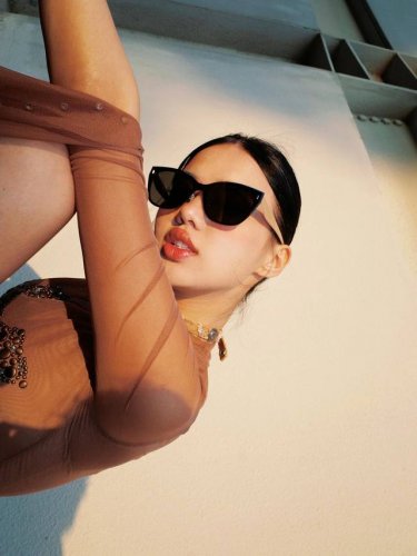 Gucci 新款连体尼龙偏光太眼镜，情侣款时尚方框太阳镜佩戴舒适网红潮流款墨镜，大气女人范儿，大脸小脸都好看 ！型号：G3322