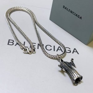 原单货新品 巴黎世家项链 Balenciaga 新款项链专柜一致 细节做工精细 每个细节流程到位 设计工艺精细 火爆款出货 设计独特 复古风格 巴黎世家项链