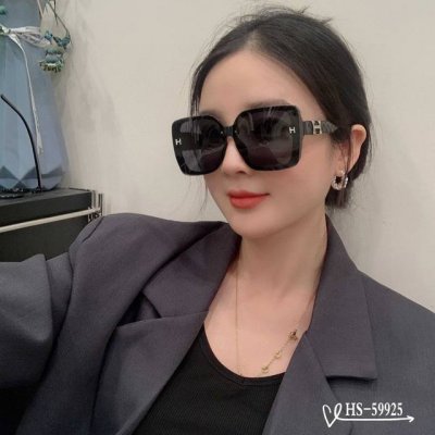 爱马仕-Hermes . 宝丽来树脂偏光镜片 . Tr90镜架轻便佩戴舒适 . Size：59-13-147， . 新款太阳镜减轻强光负担，遮挡有害光线防辐射，