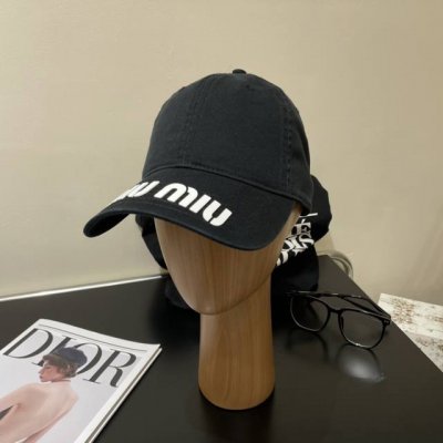 miumiu新款素色棒球帽 当下爆热的色系-街头感十足！ 潮流百搭，小红书种草，毒药 Get上你们的男朋友，一起Cool