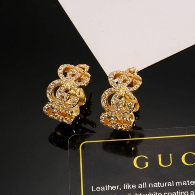 gucci 古驰 耳钉 高端 打造 美到哭，因为是限量版，你根本无法在店内看到现货，现货一到真的Bling 这一组简直不要太震撼不要太完美，赞呆了