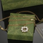 Gucci 专柜同步 古驰复古做旧项链 选几款心仪的首饰来点缀美美的你 上拔草很久 、古驰 Gucci 高端定制 原版打造 上身超级好看，非常复古时尚的一款，G