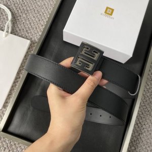 纪梵希宽35Mm进口小牛皮 头层牛皮，搭配原单钌钯电镀Gg扣，手感.油边近乎完美，原产皮料定制，质感无可挑剔，出众的细节，高清实拍，货真价实，品质保证