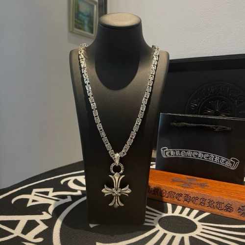 新款 专柜品质 Chrome Hearts克罗心 经典复古方扣项链 ，十字架吊坠，凹凸造型不同的花纹设计风格 呈现出与众不同 十字架 童军花是克罗心的志 所以更