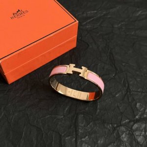 hermèS 爱马仕 手镯 风靡整个Ins圈网红猪鼻子系列，做工精致 璀璨奢华 高级感立现 很大气不失时尚感