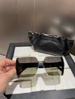 90Fendi偏光时尚高雅墨镜女士 太阳镜[偷笑]打造沉稳架势，经典的版型与全新的创意相结不经意间放射出超卓非凡的奢华品味