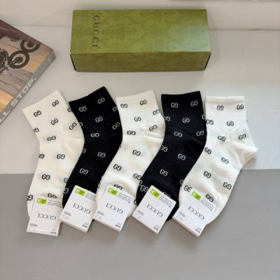 配包装 一盒5双 Gucci 古奇 Ins超火爆小单品男女中筒袜子 纯棉面料 潮人必备 Gucci 爆款 经典双G袜 个性时尚百搭款 你值得拥有哦