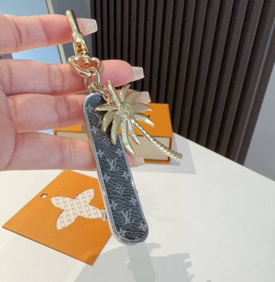 Lv路易威登钥匙扣M01015Cali Skating椰树滑板钥匙扣包包挂饰车钥匙挂件 精钢金属扣