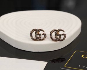 Gucci 古驰 耳钉 高端 打造 美到哭 因为是限量版 你根本无法在店内看到现货 现货一到真的Bling 这一组简直不要太震撼不要太完美 赞呆了
