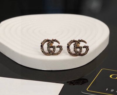 Gucci 古驰 耳钉 高端 打造 美到哭 因为是限量版 你根本无法在店内看到现货 现货一到真的Bling 这一组简直不要太震撼不要太完美 赞呆了