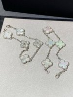 V金材质Vca白金色间钻白贝母五花手链