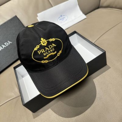 配盒子布袋，prada 普拉达 新款原单棒球帽， 金丝刺绣，1:1开模订制，原厂金丝线精细刺绣，原版牛津布料+头层牛皮，做工完美，质量超赞！纯棉内里，基础头围5