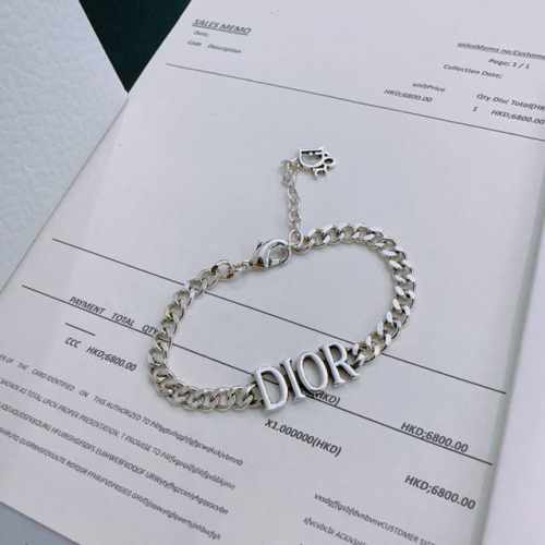 Dior新款高品质迪奥手链原单货专柜新款开模复古潮流时尚必备 男女均可佩戴 情侣款同款 摇滚朋克泰银风格 复古元素 潮流百搭 官网同款项链最新款链条档次更高明星