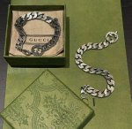 新出炉 Gucci古驰手链最新款的经典款 精致无论款式 质感 都是绝对的顶尖Feel 只要看一眼就懂了 原版Logo 超 Nice 搭配衣服最佳的选择 男女同款