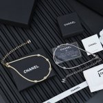 chanel 24B 5花蛇骨项链 叠戴真的绝了金银都入，叠戴真的绝了 可调节延长链，当锁骨链，也可以当Choker，绕几圈还可以当手链佩戴 银色显白，干净大气