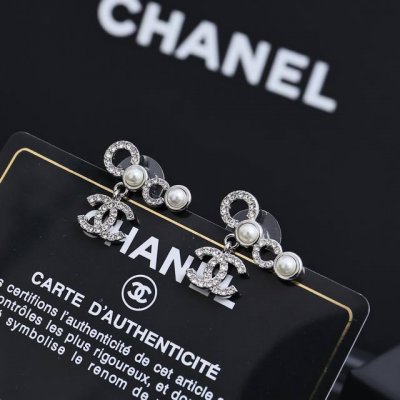 chanel25S秀款Coco吊双C字母耳环 太香了，灵动又可爱，日常百搭不出错 金色温柔，银色清冷感拿捏