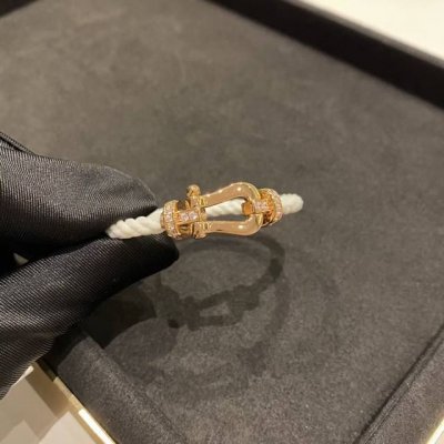 Fred 费雷德手绳 玫瑰金伴钻马蹄手绳 大号 高级Force 10系列 边钻白手绳大号 白色真的很优雅 干净利落的感觉 绳子颜色可以更换 无论男女佩戴都更好看